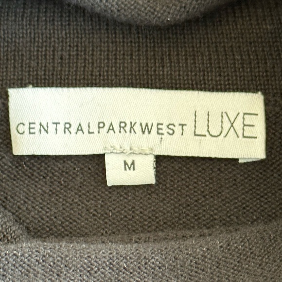 Central Park West Luxe | Black Silk & Cashmere Turtleneck Swester - Picture 3 of 6
